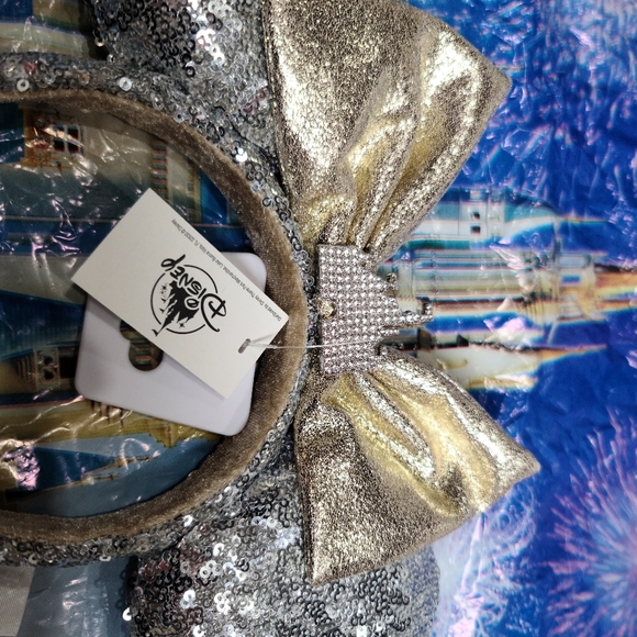 Disney Silver Sequin Disneyland Sleeping Beauty Castle Minnie Ears Headband BNWT - Picture 7 of 7